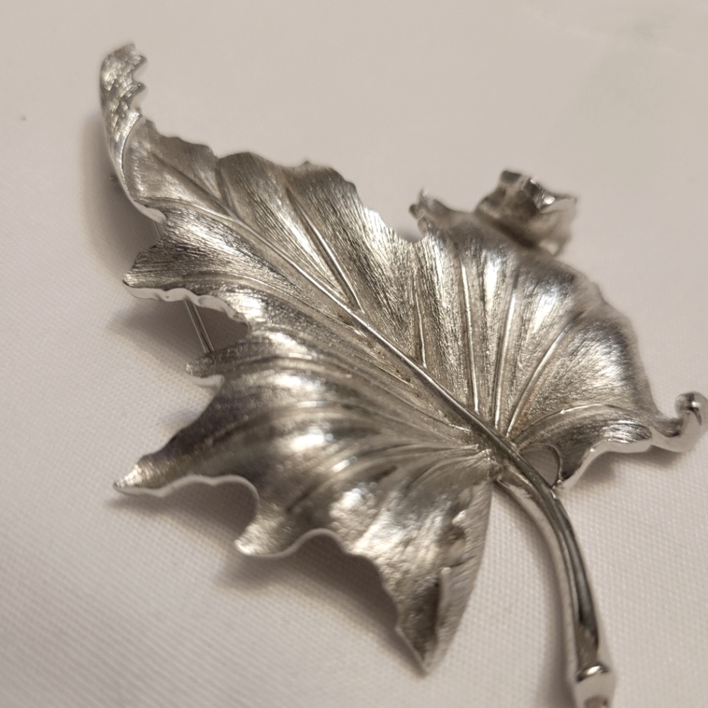 Vintage Crown Trifari Leaf Brooch - Picture 6 of 6